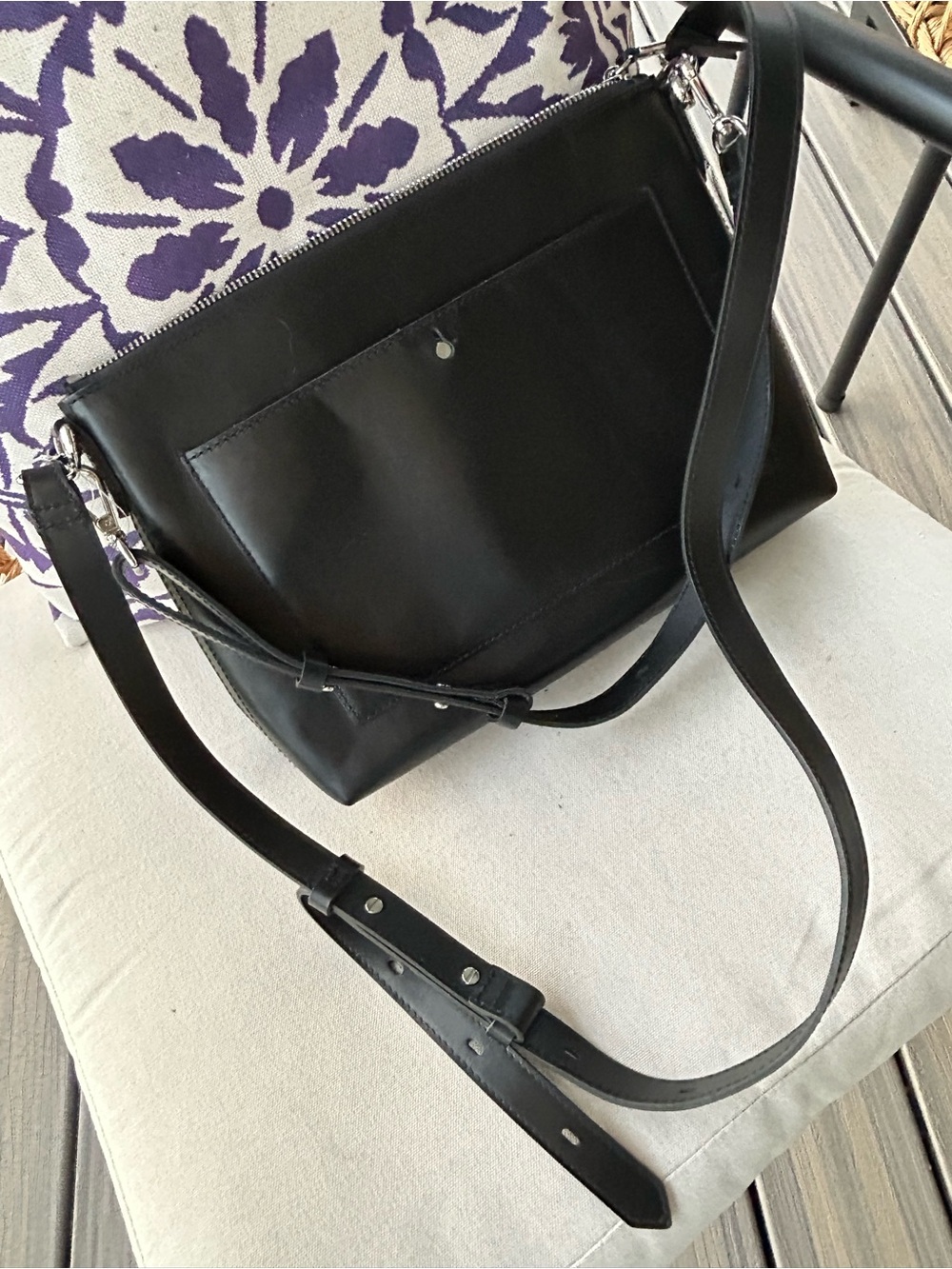 Classic Black Leather Crossbody Bag - Unbranded - Picture 2 of 6